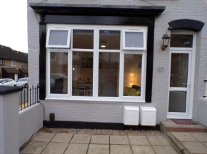 Inviting 3-Bed Apartment in Southend-on-Sea